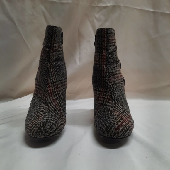 Diba Black Red and Beige Plaid Slim Heel Ankle Booties 7.5 - Picture 2 of 7
